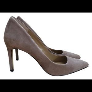 Grey Suede Pumps 👠